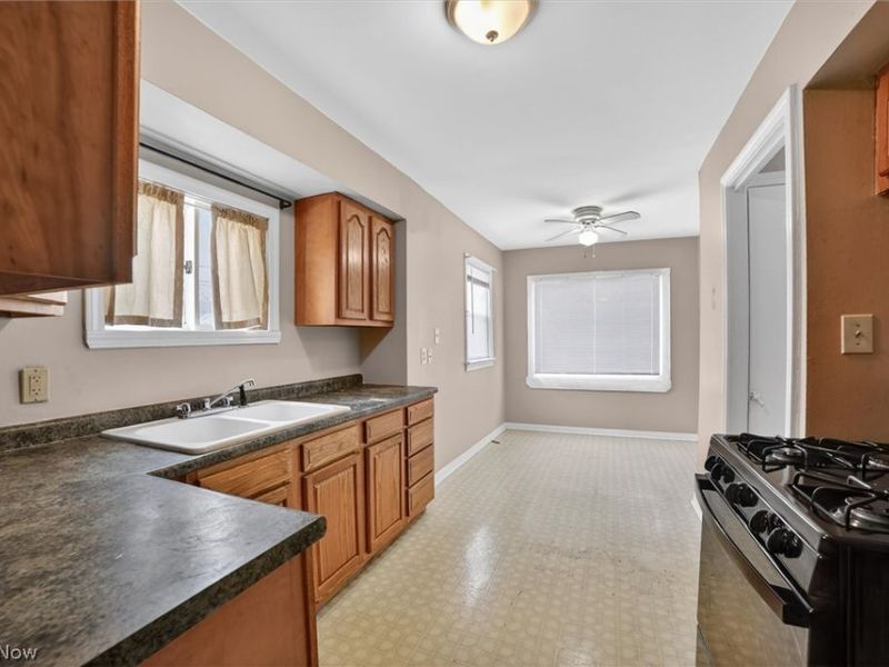 10721 Plymouth Avenue , Garfield Heights, OH 44125 Photo 9