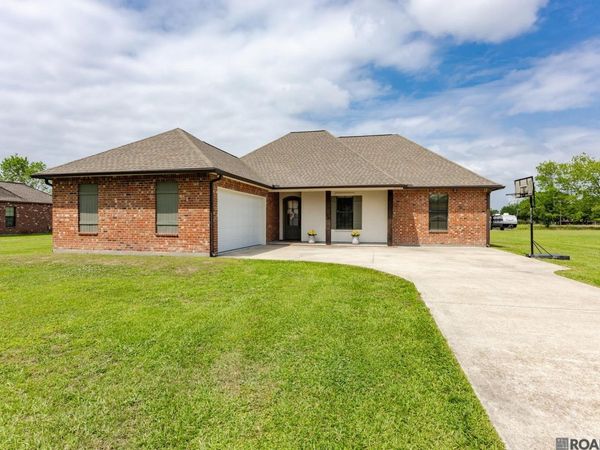 6785 Lone Oak Dr, Erwinville, LA 70729