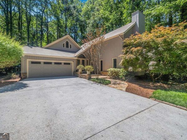 1061 Winding Branch Circle, Dunwoody, GA 30338
