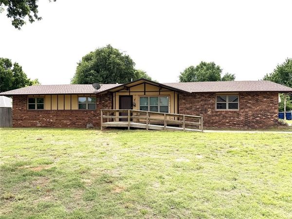 1319 Manchester Drive, Anadarko, OK 73005