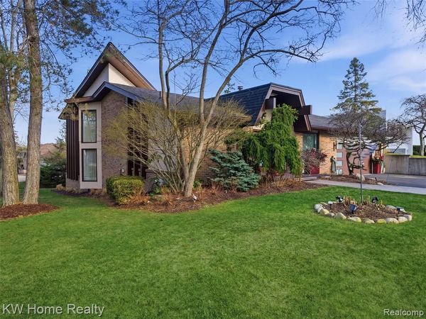 4749 Tara Court, West Bloomfield Township, Mi 48323
