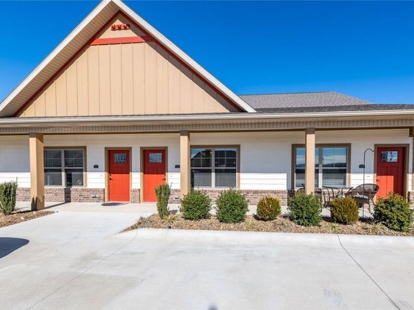 701 S Mock Street, Unit F4, Prairie Grove, AR 72753