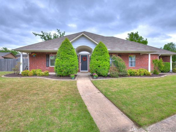 7801 N 127th East Avenue , Owasso, OK 74055