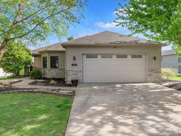 1909 E 58th Street , Davenport, IA 52807