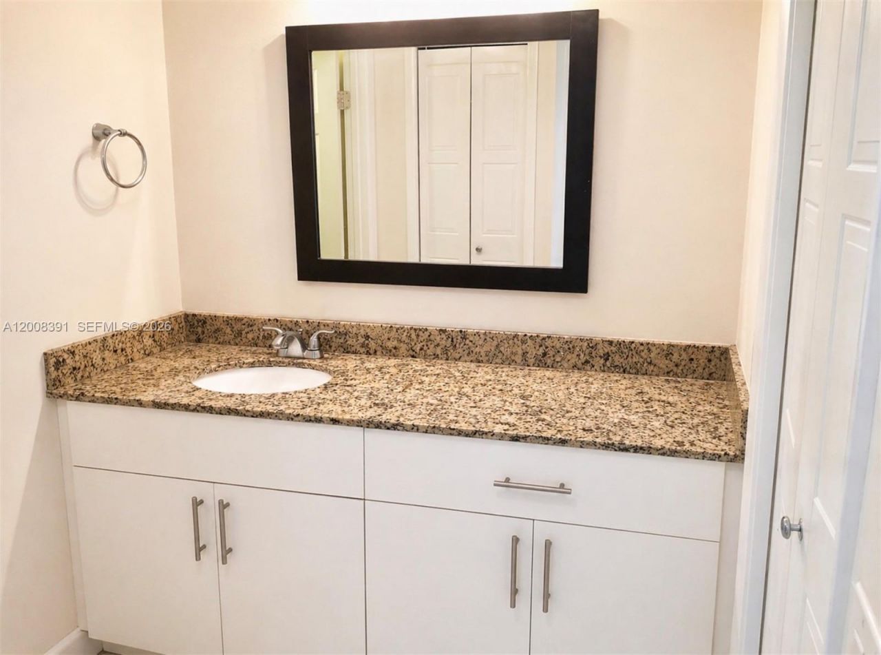 405 Lakeview Dr , Unit 202, Weston, FL 33326 Photo