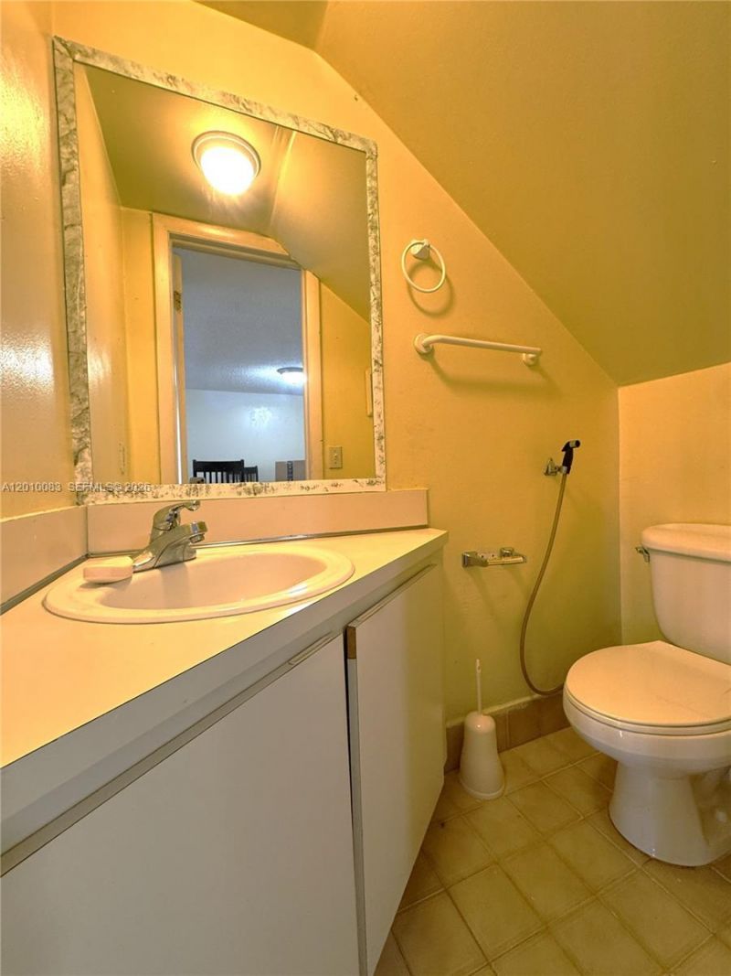 2260 W 53rd Pl , Unit 7, Hialeah, FL 33016 Photo