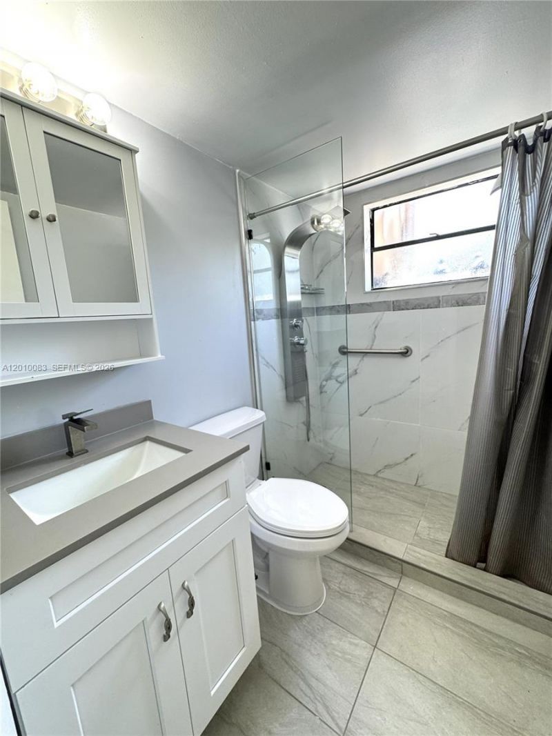 2260 W 53rd Pl , Unit 7, Hialeah, FL 33016 Photo