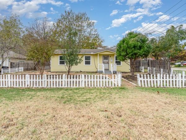 700 Broadway Avenue, Euless, TX 76040