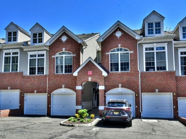 12 De Bruyle Ct, Hawthorne, NJ 07506