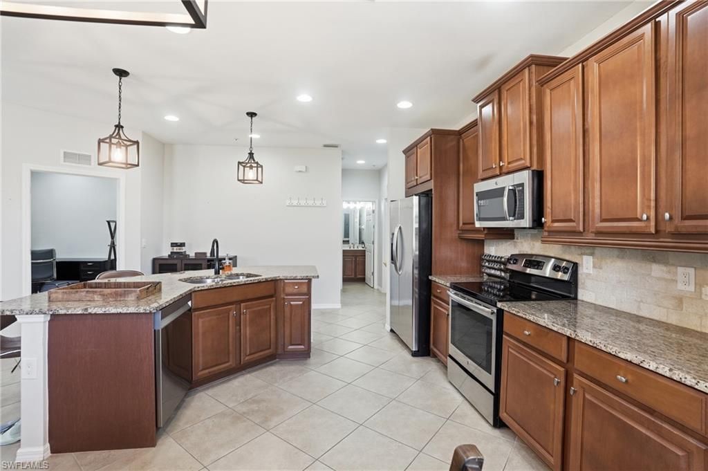 8515 Oakshade Cir, Unit 201, Fort Myers, FL 33919 Photo