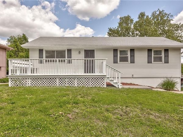 12212 E 32nd Street, Independence, MO 64052