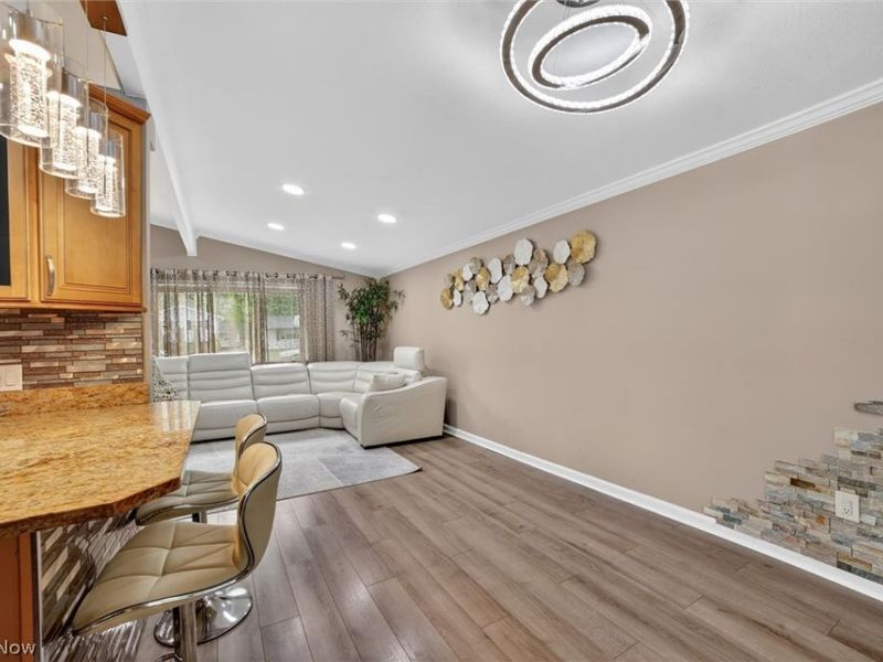 1178 Golden Gate Boulevard, Mayfield Heights, OH 44124 Photo 10