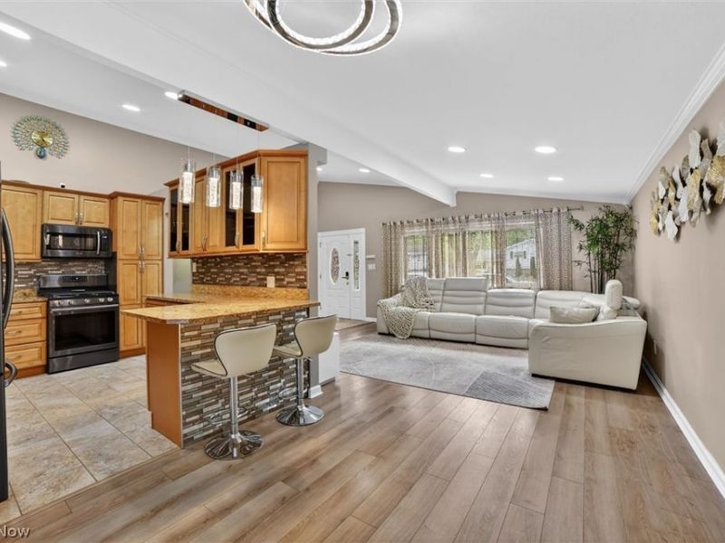 1178 Golden Gate Boulevard, Mayfield Heights, OH 44124 Photo 11