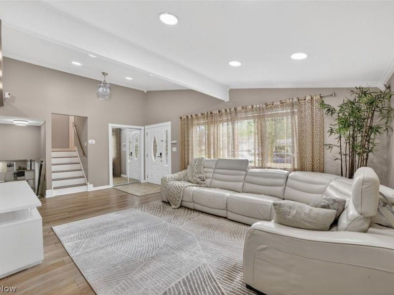 1178 Golden Gate Boulevard, Mayfield Heights, OH 44124 Photo 13