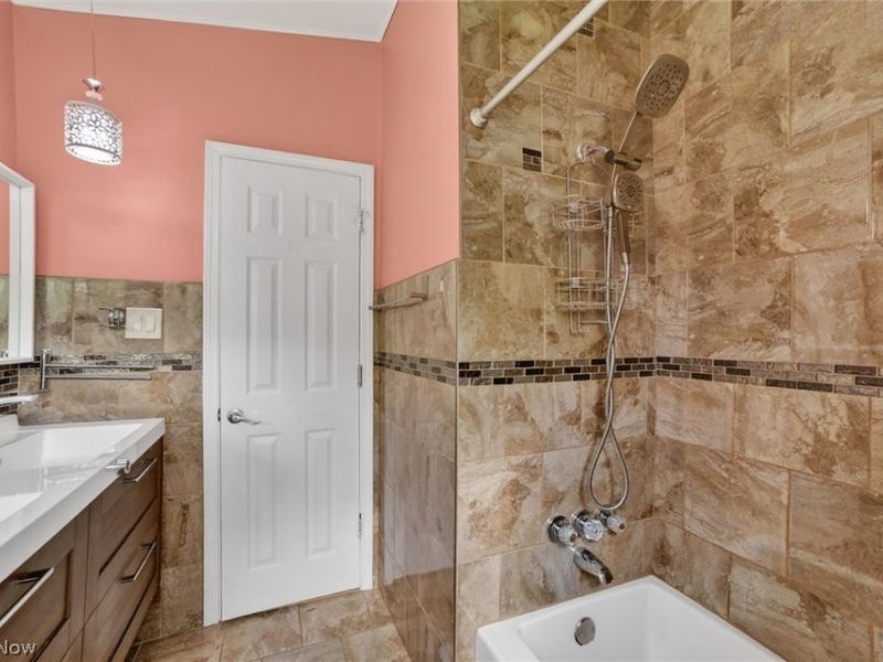 1178 Golden Gate Boulevard, Mayfield Heights, OH 44124 Photo 17