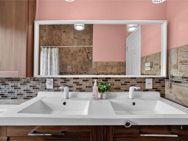 1178 Golden Gate Boulevard, Mayfield Heights, OH 44124 Photo 18