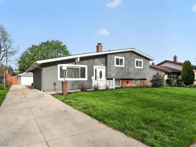 1178 Golden Gate Boulevard, Mayfield Heights, OH 44124 Photo 2