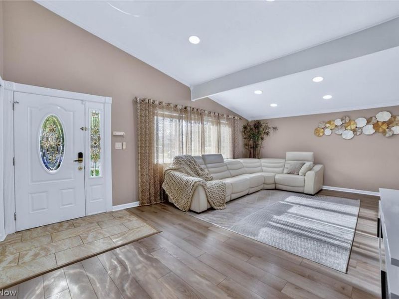 1178 Golden Gate Boulevard, Mayfield Heights, OH 44124 Photo 3