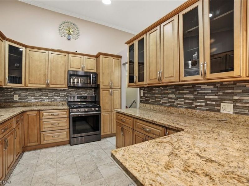 1178 Golden Gate Boulevard, Mayfield Heights, OH 44124 Photo 6