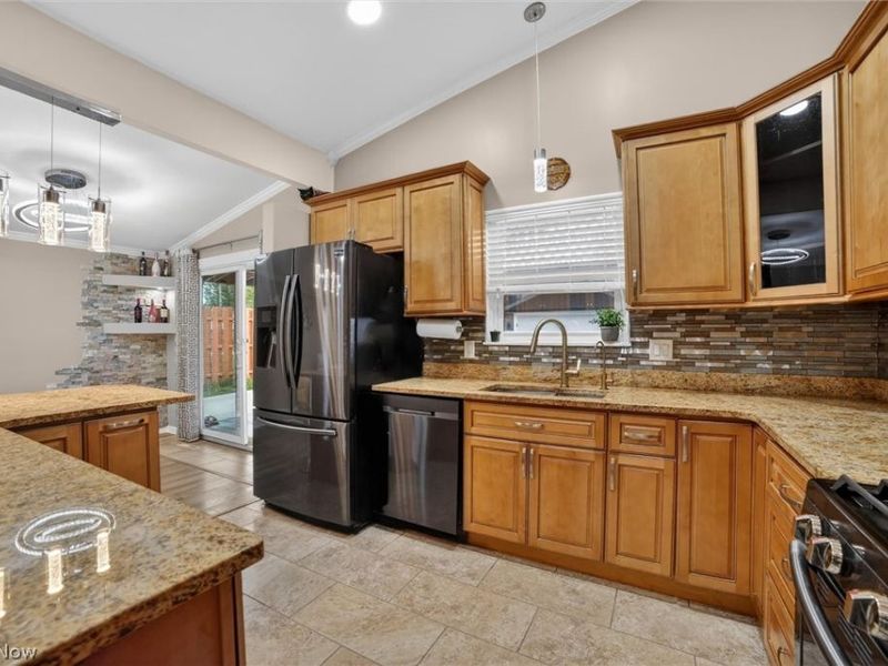 1178 Golden Gate Boulevard, Mayfield Heights, OH 44124 Photo 6