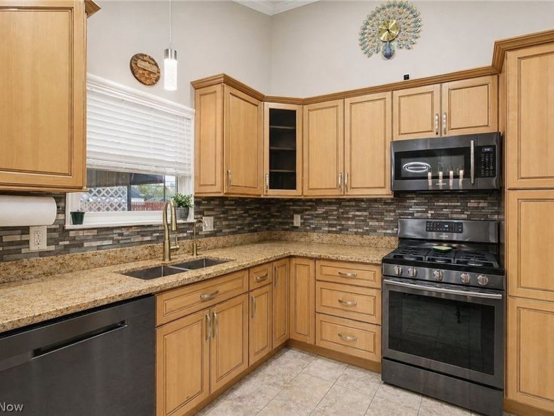 1178 Golden Gate Boulevard, Mayfield Heights, OH 44124 Photo 7