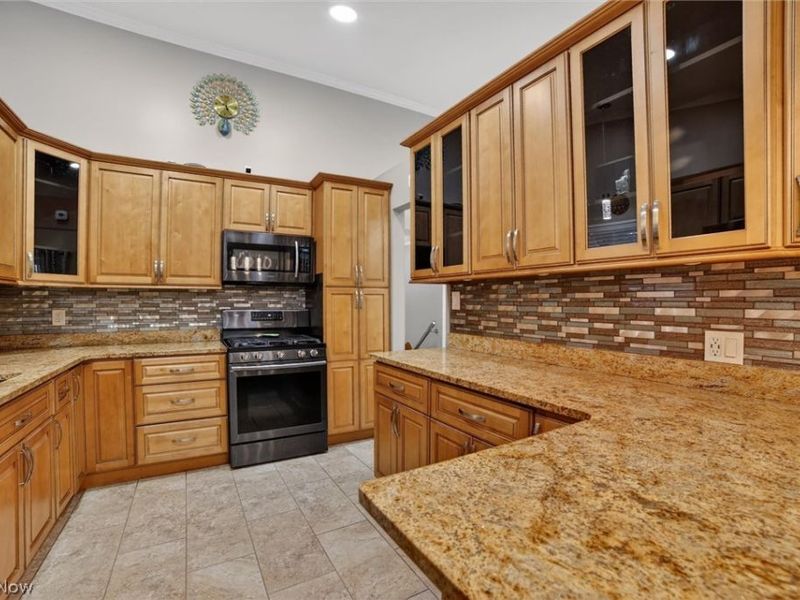 1178 Golden Gate Boulevard, Mayfield Heights, OH 44124 Photo 7