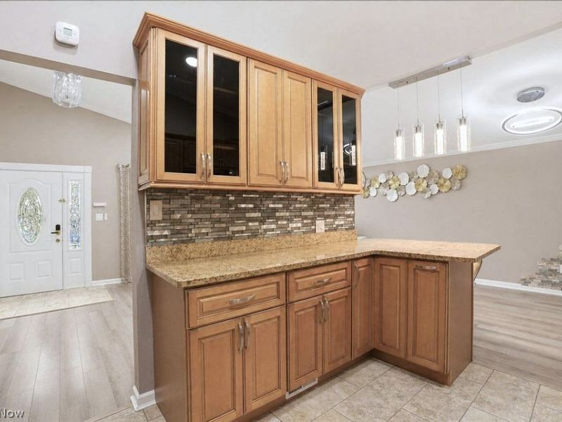 1178 Golden Gate Boulevard, Mayfield Heights, OH 44124 Photo 9