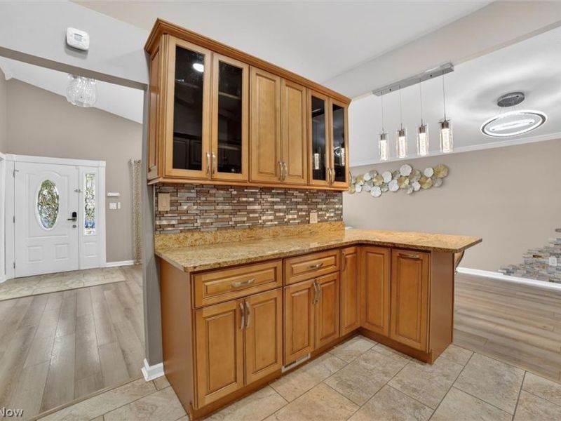 1178 Golden Gate Boulevard, Mayfield Heights, OH 44124 Photo 9