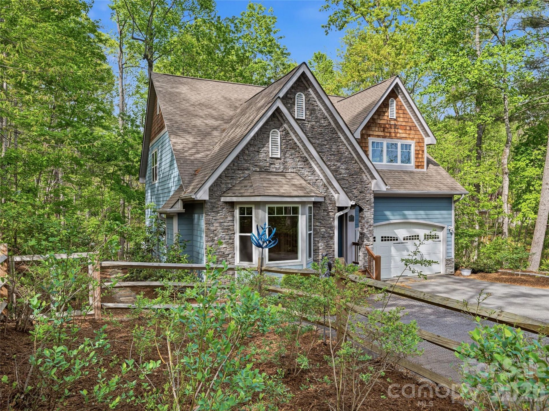 17 Bohemian Lane, Asheville, NC 28805 Main Photo