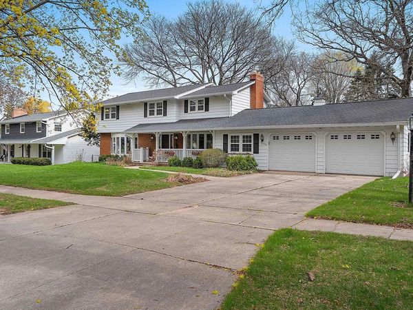 1335 RIDGEWAY BOULEVARD, De Pere, WI 54115