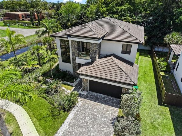 12120 Rhino Oaks Dr , Davie, FL 33325