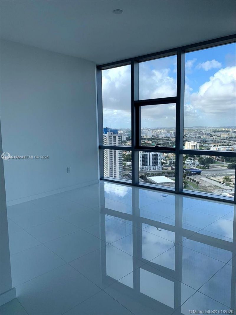851 NE 1st Ave , Unit 2700, Miami, FL 33132 Photo