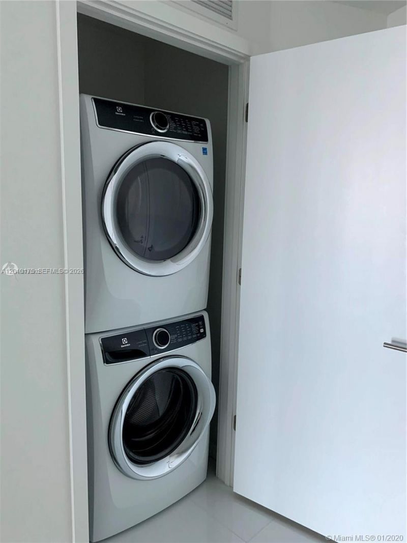 851 NE 1st Ave , Unit 2700, Miami, FL 33132 Photo