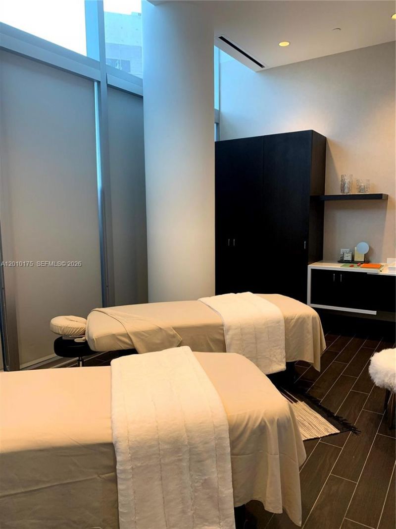 851 NE 1st Ave , Unit 2700, Miami, FL 33132 Photo