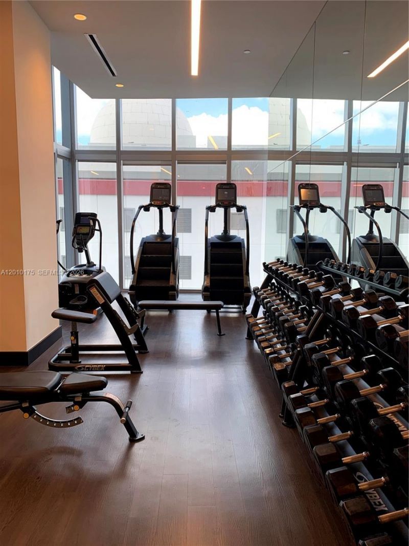 851 NE 1st Ave , Unit 2700, Miami, FL 33132 Photo