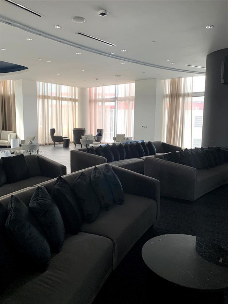 851 NE 1st Ave , Unit 2700, Miami, FL 33132 Photo