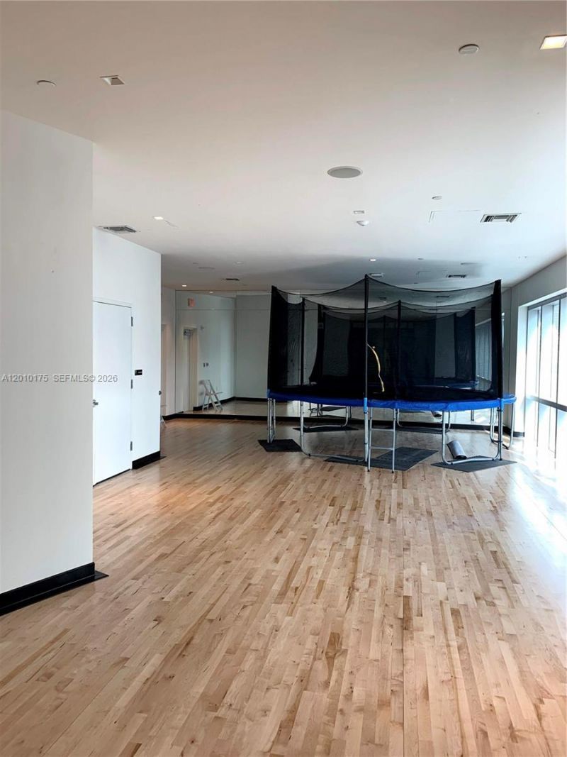 851 NE 1st Ave , Unit 2700, Miami, FL 33132 Photo