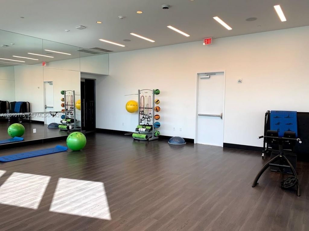 851 NE 1st Ave , Unit 2700, Miami, FL 33132 Photo
