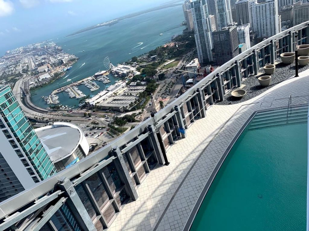 851 NE 1st Ave , Unit 2700, Miami, FL 33132 Photo