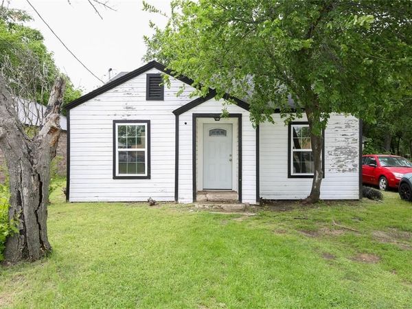 1011 Clay Street , Nocona, TX 76255