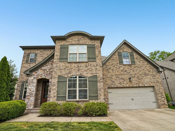 2504 Waldorf Ln, Thompsons Station, TN 37179