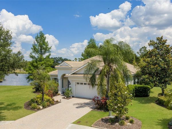 15422 HELMSDALE PLACE, LAKEWOOD RANCH, FL 34202