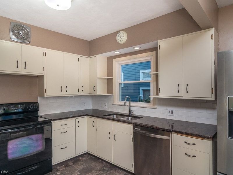 1252 Summit Avenue , Lakewood, OH 44107 Photo 4