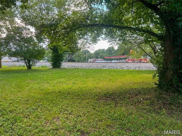 200 EDWARDS Street , Staunton, IL 62088