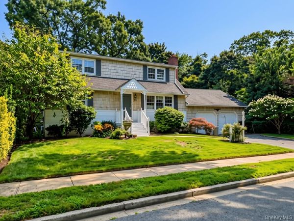 2 Rhode Island Avenue, Massapequa, NY 11758