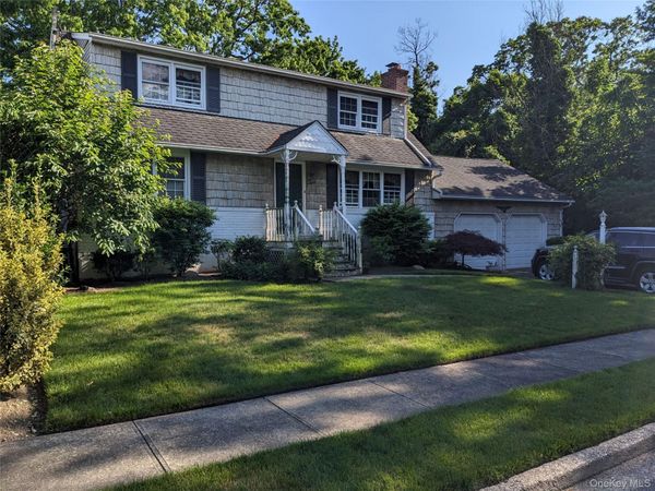 2 Rhode Island Avenue , Massapequa, NY 11758