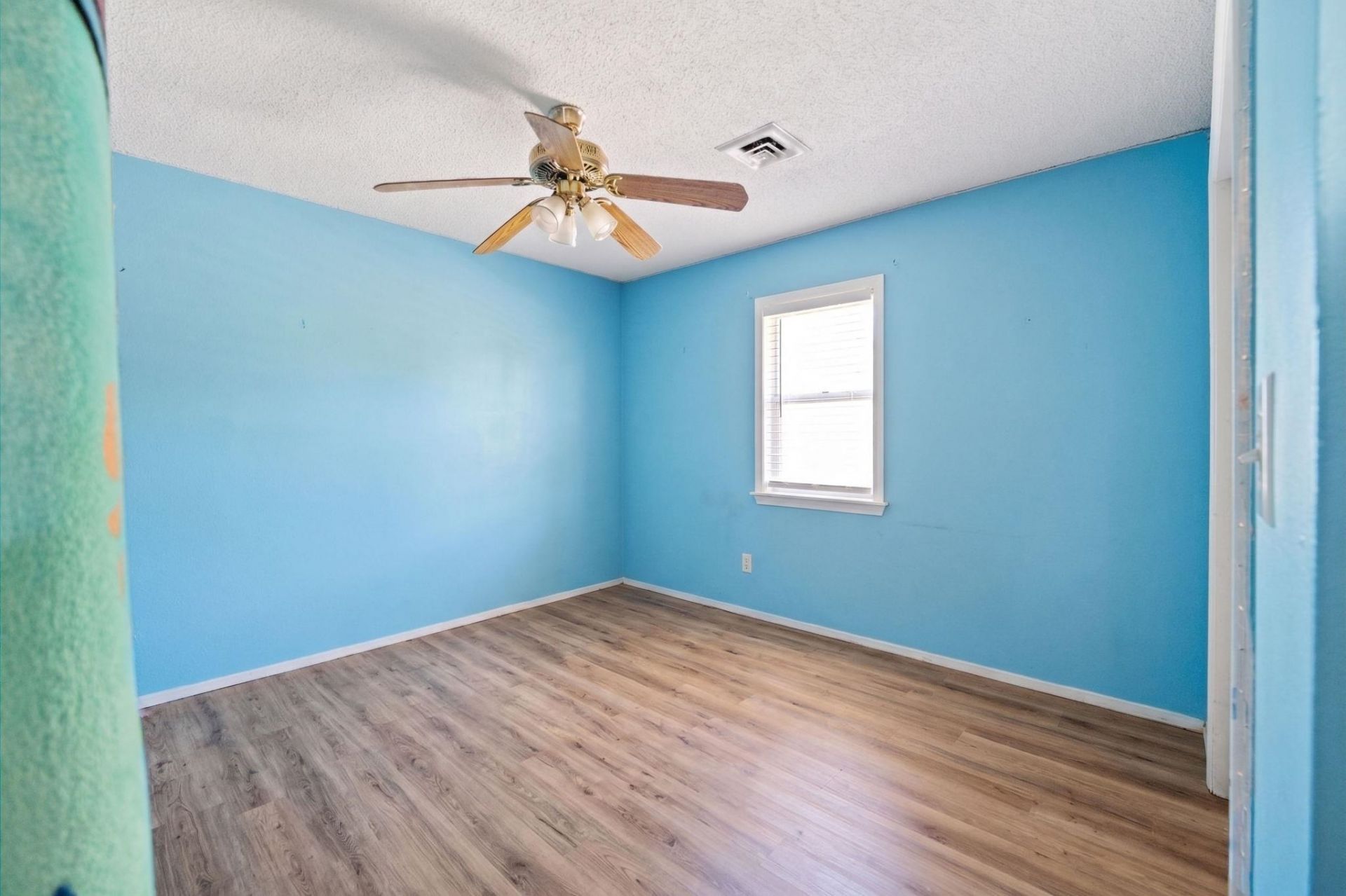 879 Pinner Pl. Photo 10