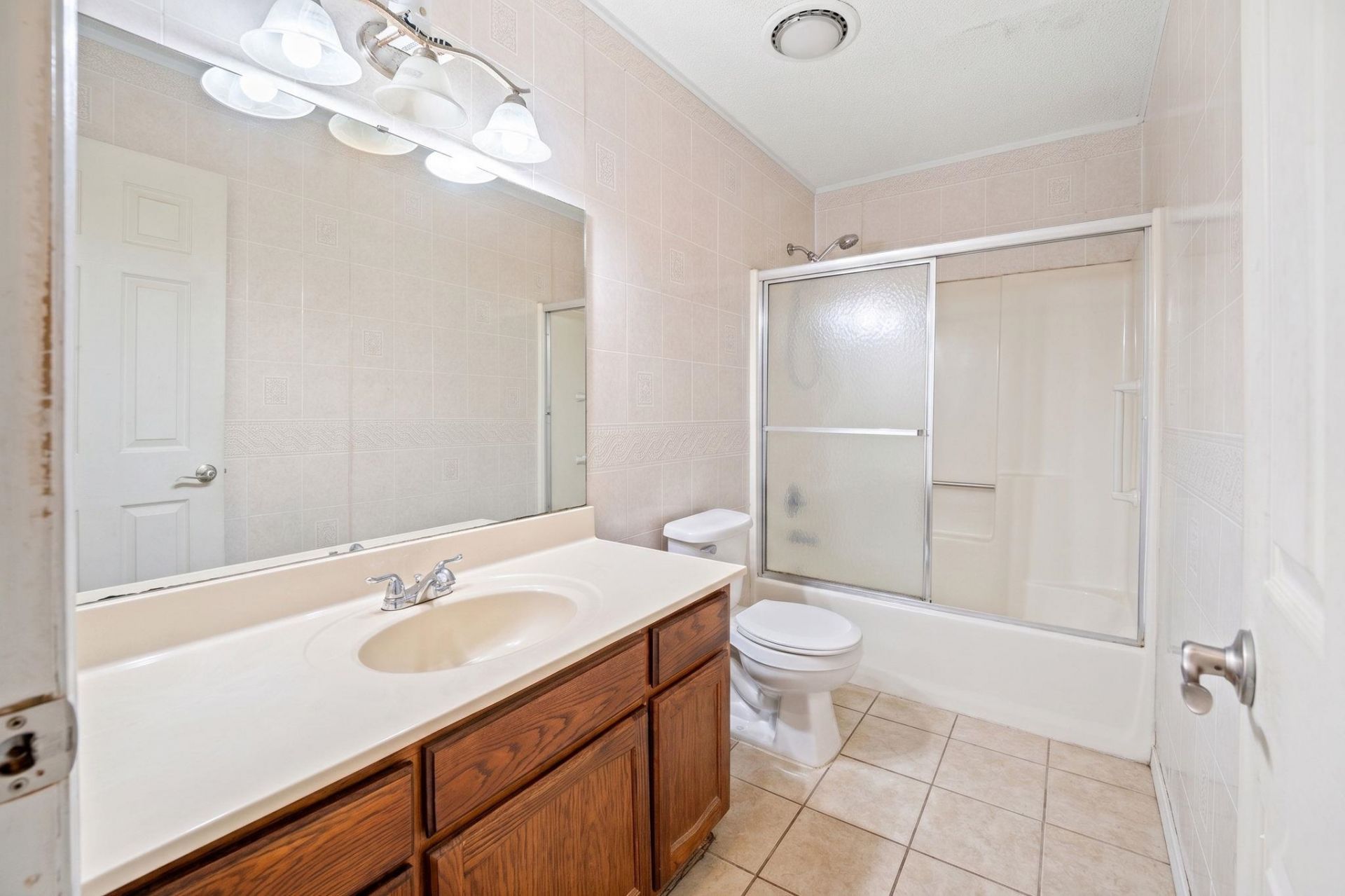 879 Pinner Pl. Photo 11