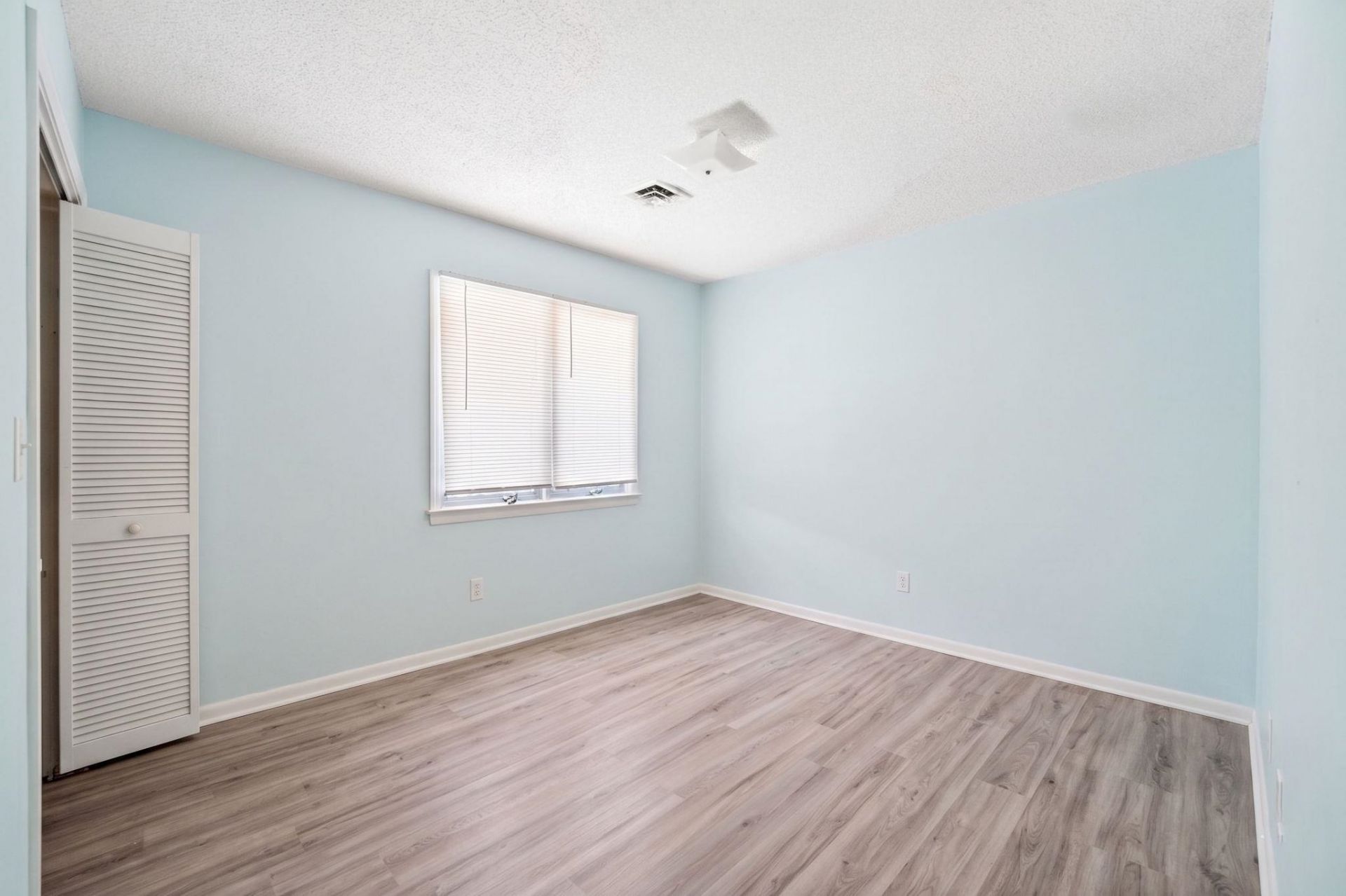 879 Pinner Pl. Photo 13