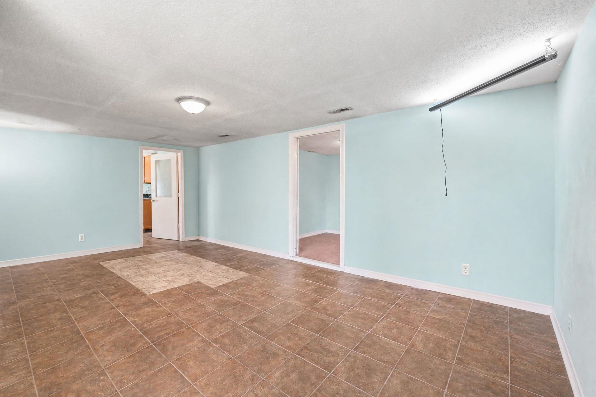 879 Pinner Pl. Photo 15